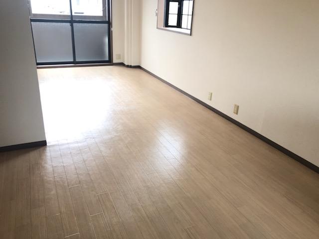 居室・リビング　室内