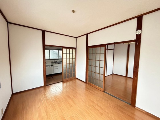 居室・リビング　※別号室のお写真です。