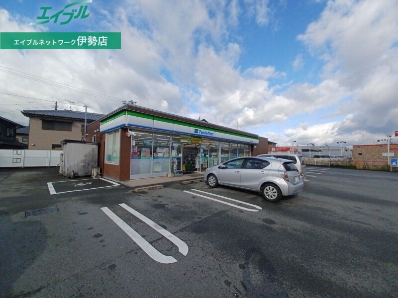 コンビニ　ファミリーマート伊勢小俣西店（コンビニ）まで681m