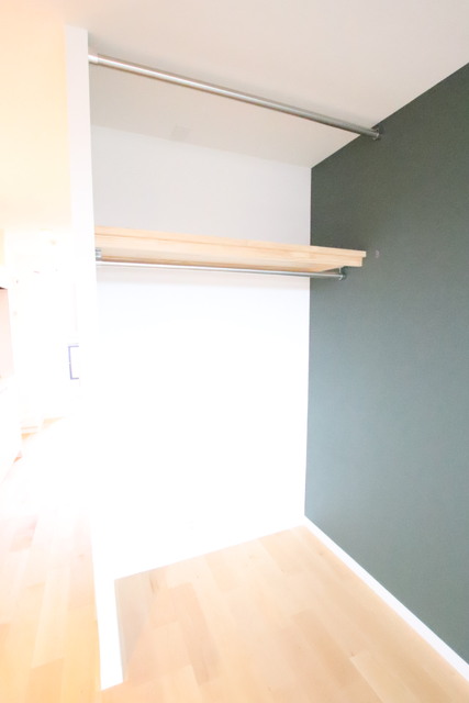 収納　ポール付きの収納です！