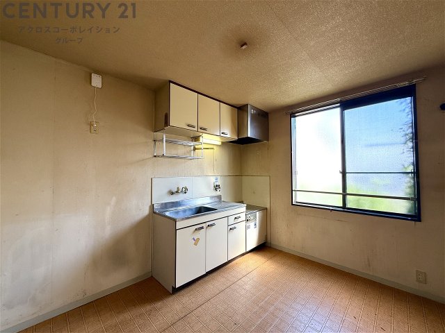 居室・リビング　改装前のお部屋になります！