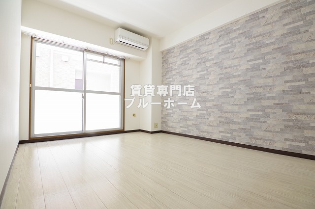 居室・リビング　8帖の広い洋室です！