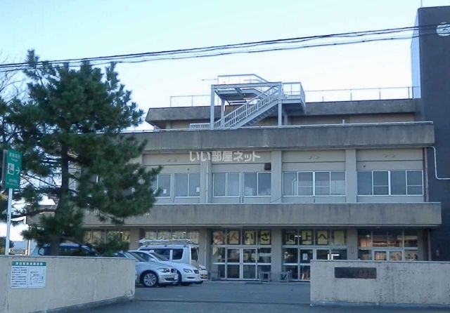 中学校　伊勢市立港中学校（中学校）まで429m