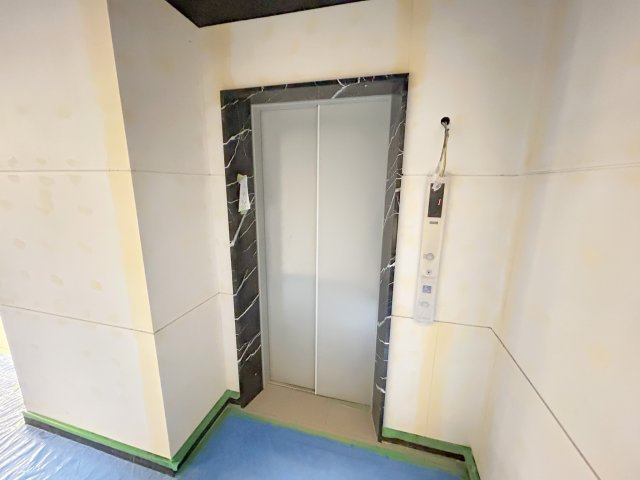 その他共有部分　エレベーターがあると重たい荷物も簡単に部屋まで運べますよ