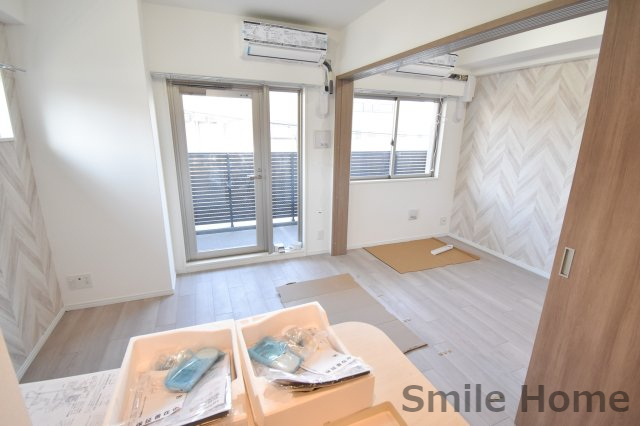 居室・リビング　エアコン付きのお部屋です