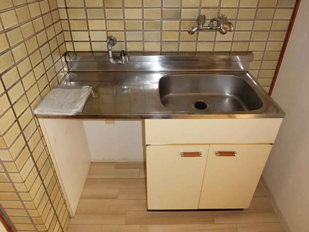 キッチン　※写真は別のお部屋です。現況を優先させて頂きます。