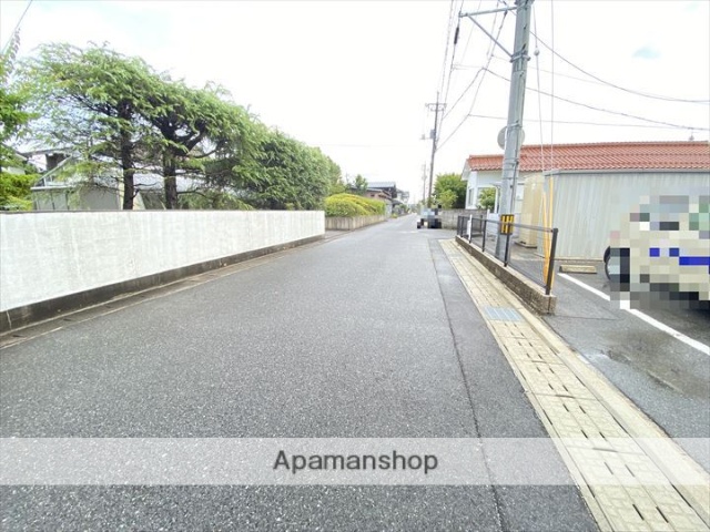 コンビニ　ローソン（コンビニ）まで400m