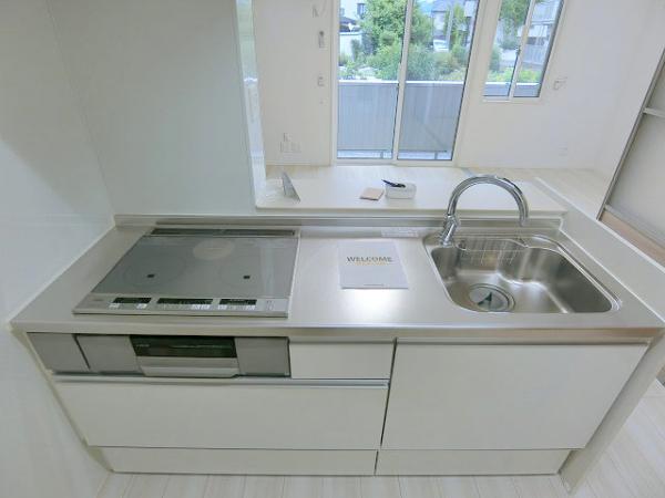 キッチン　★人気の築浅物件★インターネット無料！★