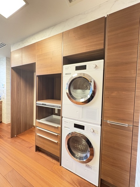 その他設備　洗濯機、洗濯乾燥機付き
