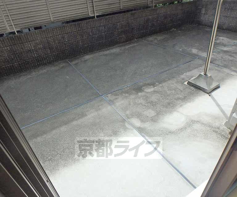 バルコニー　南向きの専用テラスです。