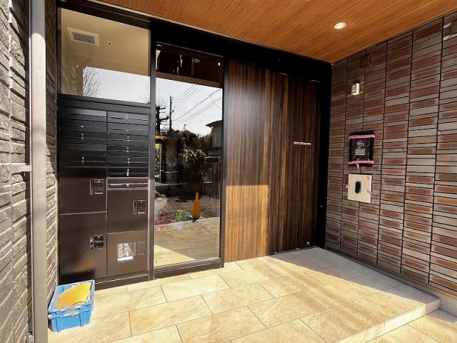 エントランス　※建築中写真