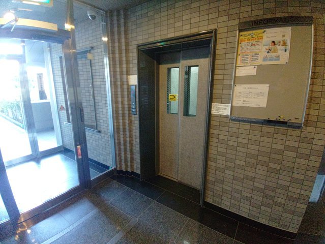 ロビー　もちろんエレベーターがございます