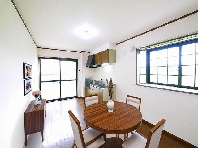 居室・リビング　CGで家具等を配置したもので家具等は含まれません