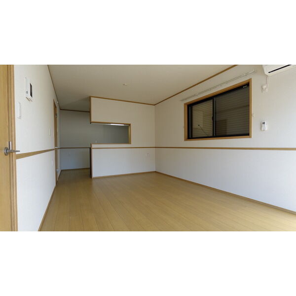 居室・リビング　同間取別棟内観