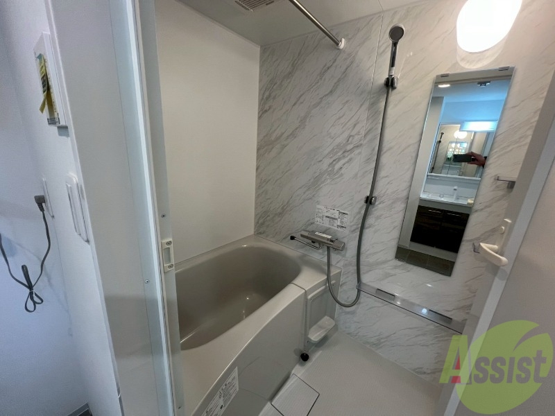 バス・シャワールーム　ユニットバスです。疲れを癒すのに欠かせませんね！