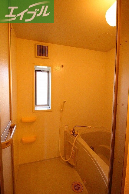 バス・シャワールーム　同物件別部屋の写真です