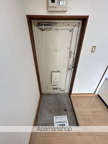 津曲マンションの玄関写真