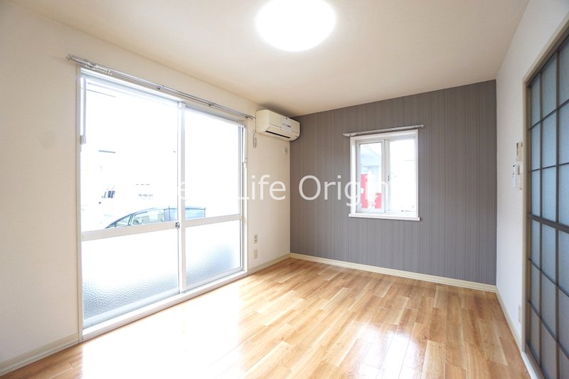 居室・リビング　6.7帖洋室☆２面採光で明るいお部屋です☆