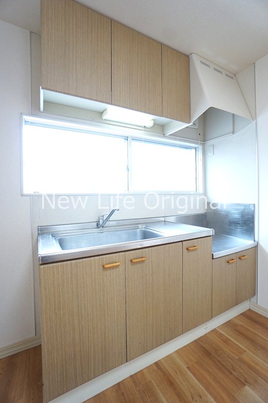 キッチン　窓があり明るいキッチン☆２口コンロが設置可能です☆