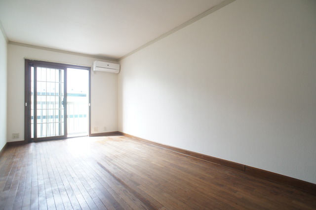 居室・リビング　日当たり良好なお部屋！暖かな日差しが入ります♪