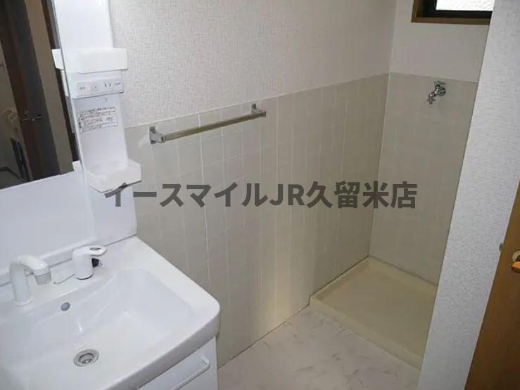 洗面設備　明るい洗面所です