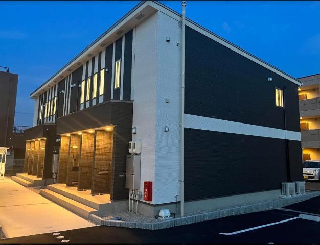 エントランス　外観写真（夜）