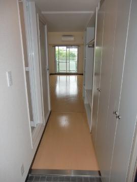 　玄関　玄関より室内