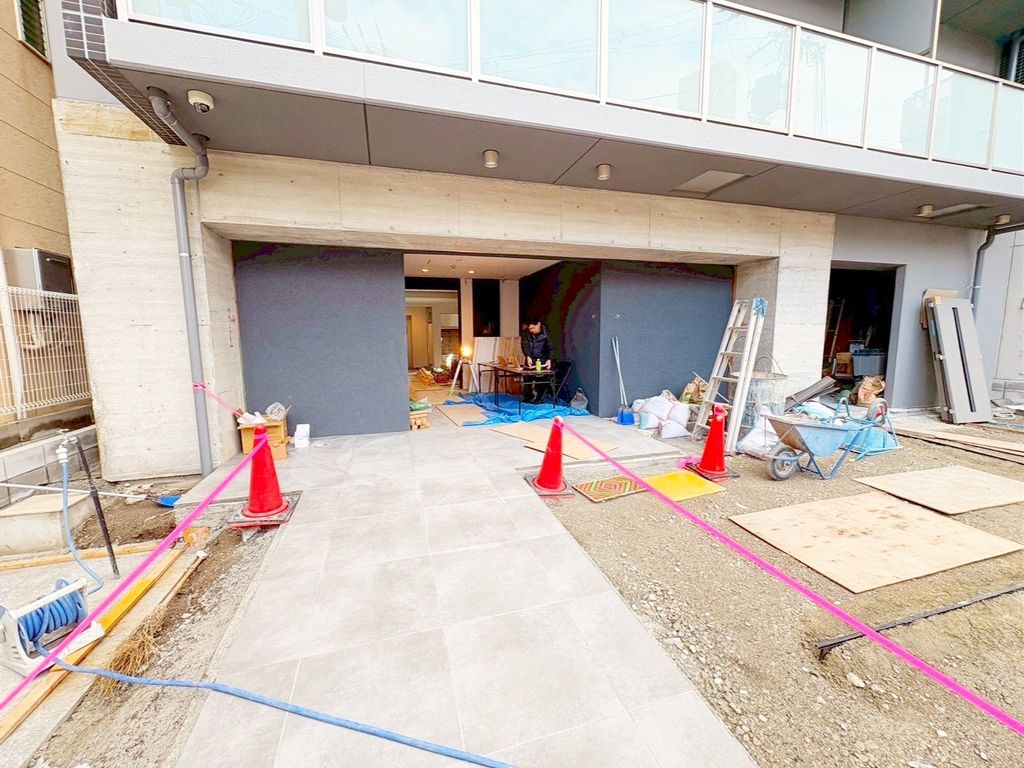 エントランス　駐車場