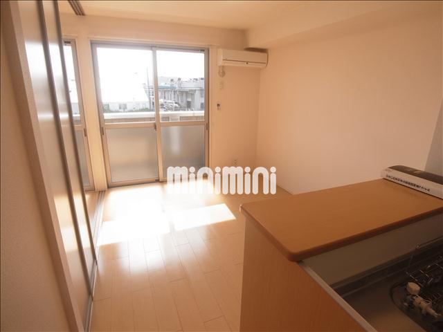 居室・リビング　エアコン付き９帖のリビング