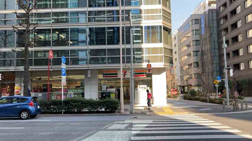 コンビニ　セブン－イレブン日本橋堀留町２丁目店（コンビニ）まで104m