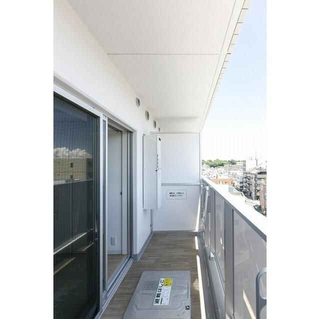 バルコニー　暖かな日差しのふりそそぐバルコニー