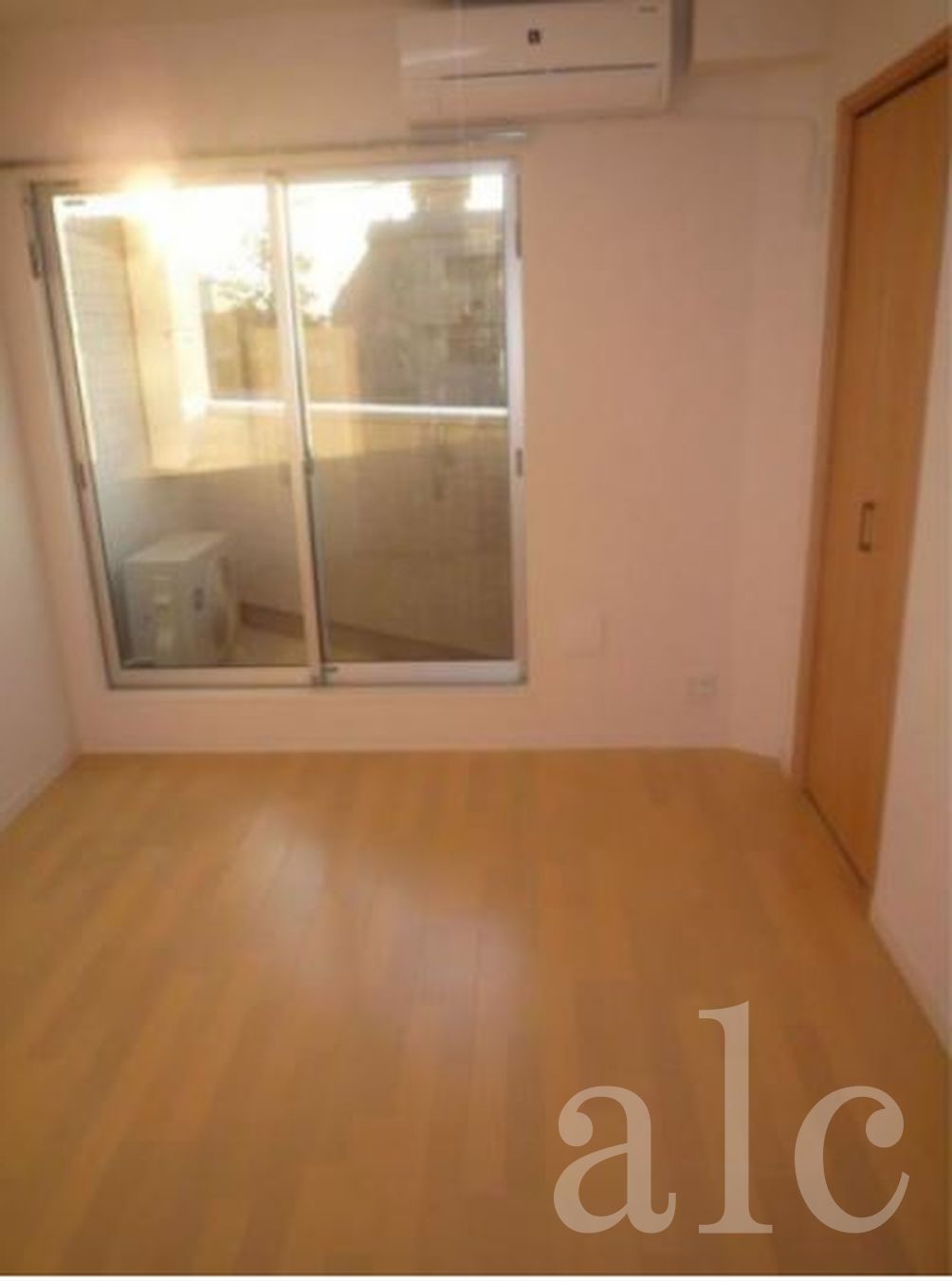 居室・リビング　フローリング　日当たり良好　明るいお部屋です。