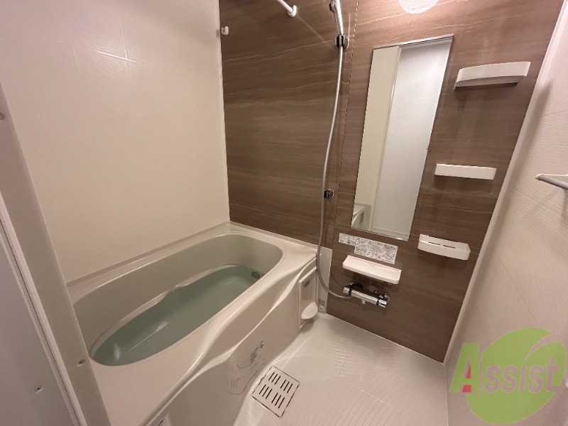 バス・シャワールーム　浴室には浴室乾燥機能が付いていて便利です。