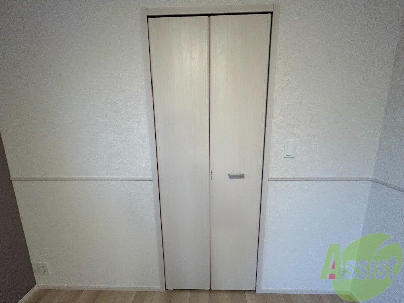 収納　収納はコチラのウォークインクローゼットをお使いください。