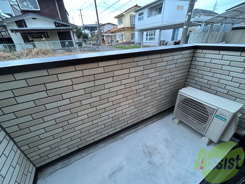 バルコニー　ベランダも十分な広さがあるので、洗濯物をたくさん干せます。