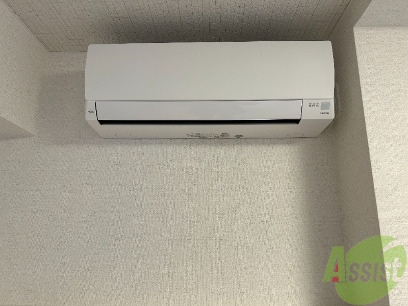 その他設備　寝室だけでなく、リビングにもエアコンは設置済みです。