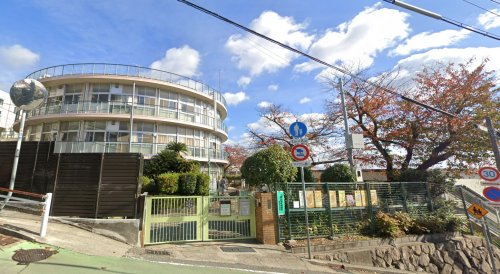 小学校　神戸市立美野丘小学校（小学校）まで148m