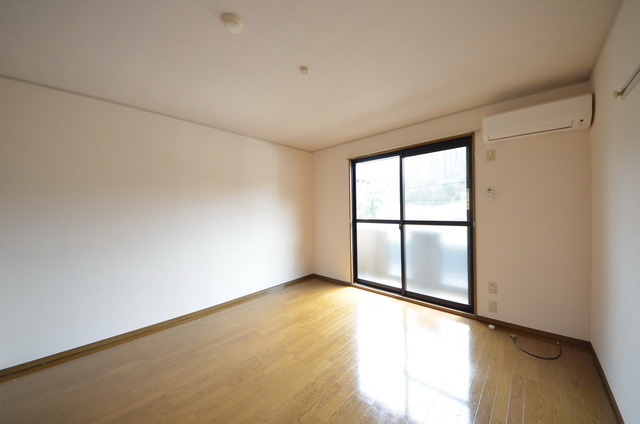 居室・リビング　★大きな窓がお部屋を明るくしてくれます★