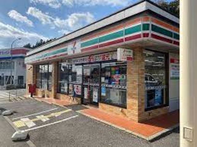 コンビニ　セブンイレブン神戸泉台2丁目店（コンビニ）まで710m