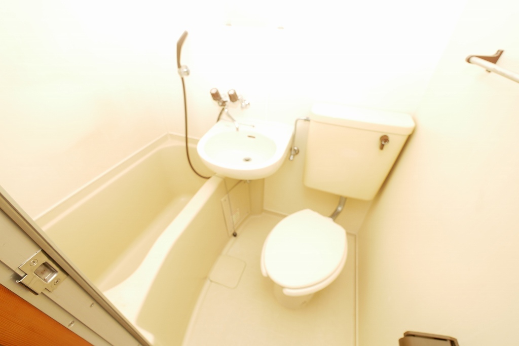 バス・シャワールーム　ポイトリー・オバラ303