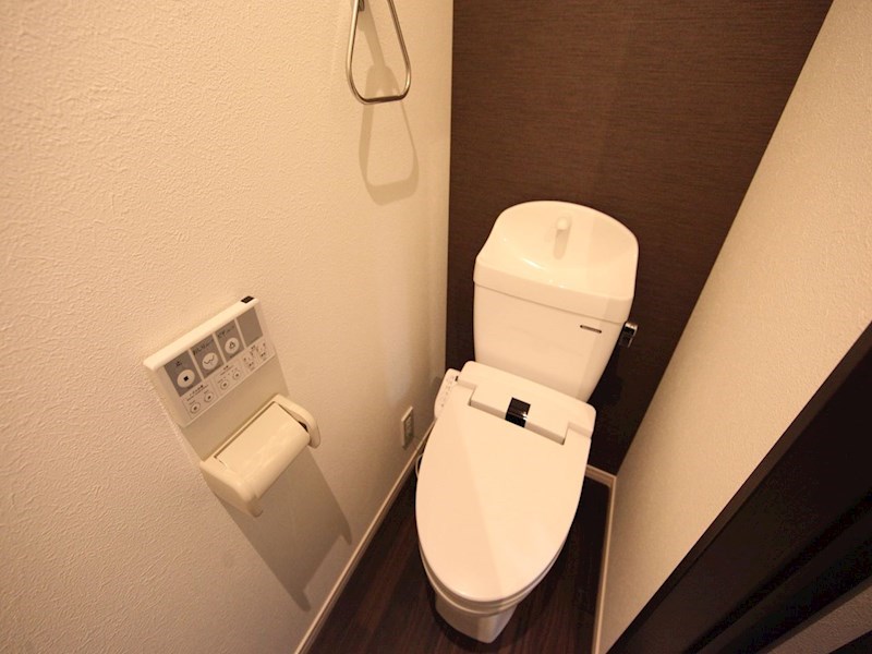 トイレ　温水洗浄暖房便座付トイレ