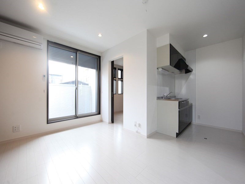 居室・リビング　ＬＤＫ9.4帖　2面採光　エアコン完備　バルコニー