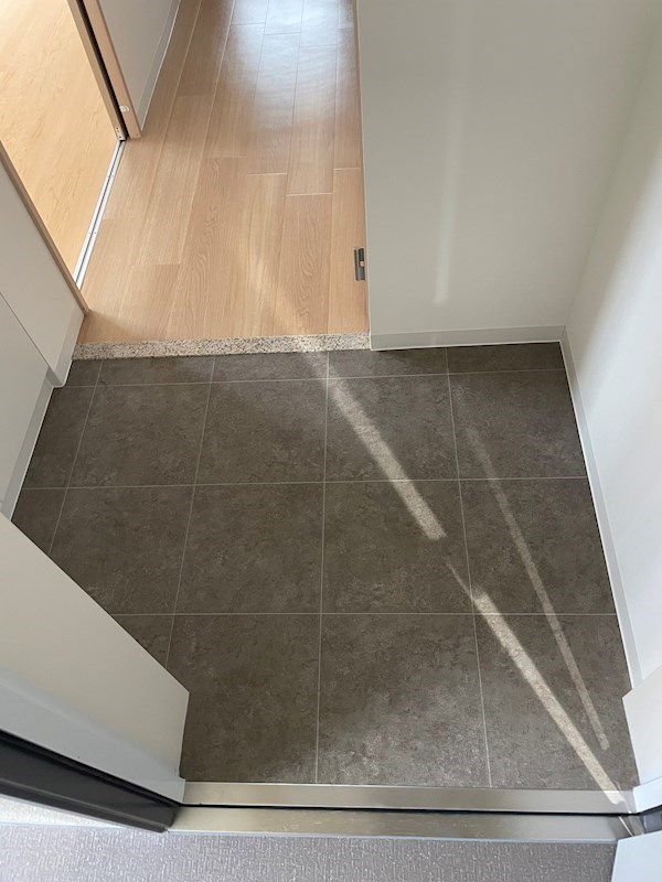 玄関　※同物件別号室参考写真