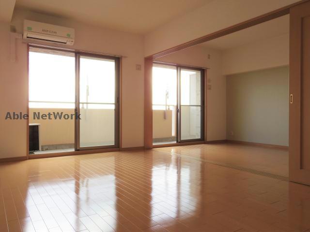 居室・リビング　※同物件別部屋の写真です。