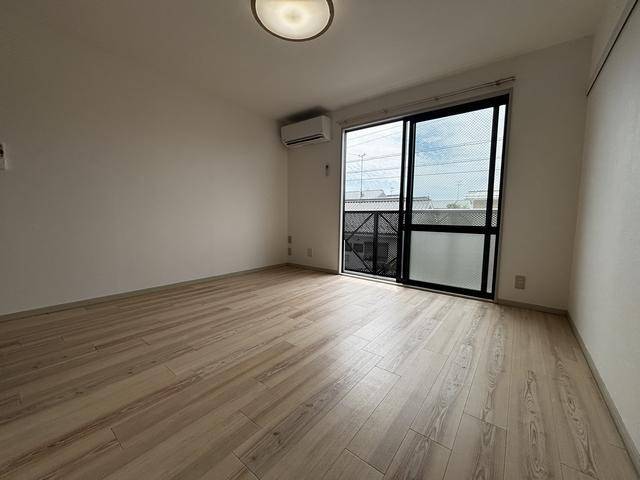 居室・リビング　日当たり良好です。