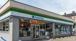 コンビニ　ファミリーマート札幌月寒東5条11丁目店（コンビニ）まで374m