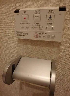 トイレ　温水洗浄便座付お手洗いです！