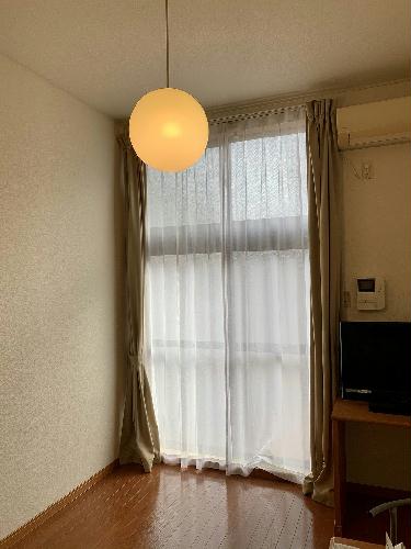 居室・リビング　同タイプの写真です。2階以上は絨毯です。