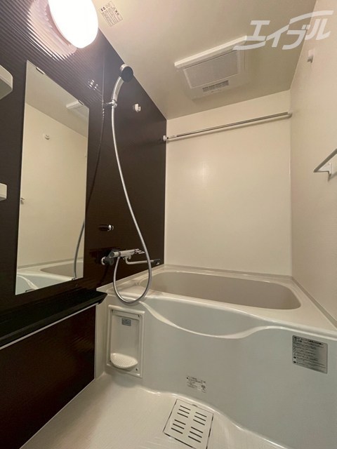 バス・シャワールーム　浴室乾燥、暖房付きのお風呂です！
