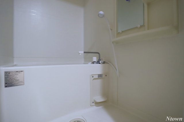 バス・シャワールーム　落ち着いた空間のお風呂です